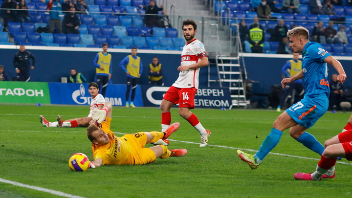 В Петербурге разбираются, за что задержали болельщиков Спартака: По понятным причинам