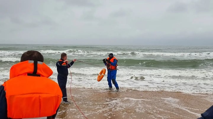 В Анапе девочка умерла от переохлаждения после купания с матерью в море