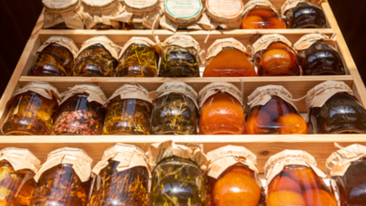 Вместо тысячи слов: Как мальчишка из Анапы помогает мобилизованным с помощью варенья