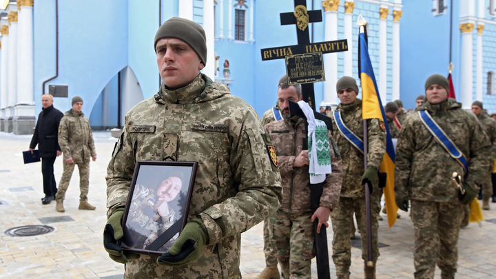 Потери ВСУ на артемовском направлении могут подорвать доверие к Зеленскому – WSJ