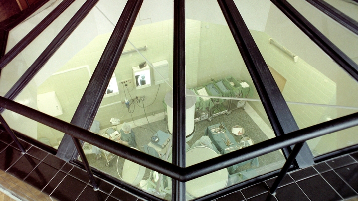 Чиновники выгоняют из дома семью врачей