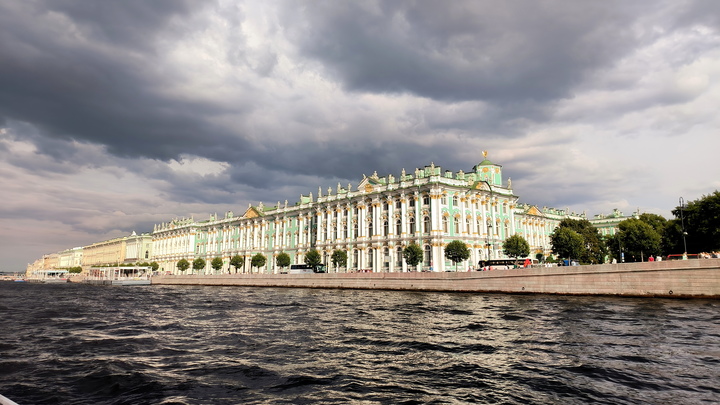 Золотая осень: Названы лучшие места для прогулок в Санкт-Петербурге