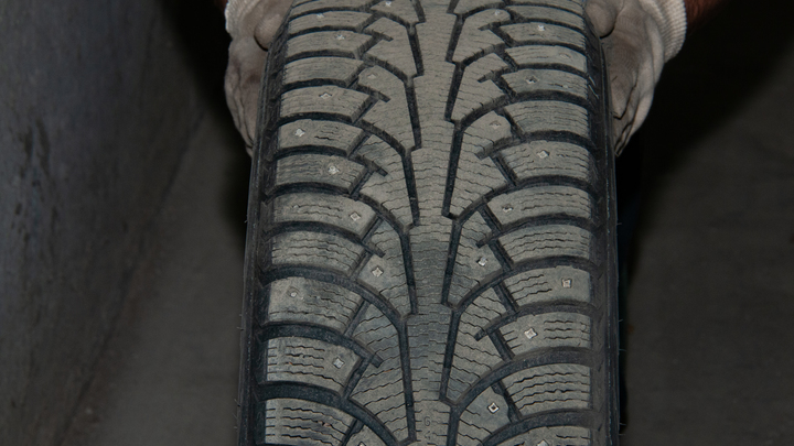 Что будет, если ездить на шипованной резине с 1 июня 2024: чем это грозит