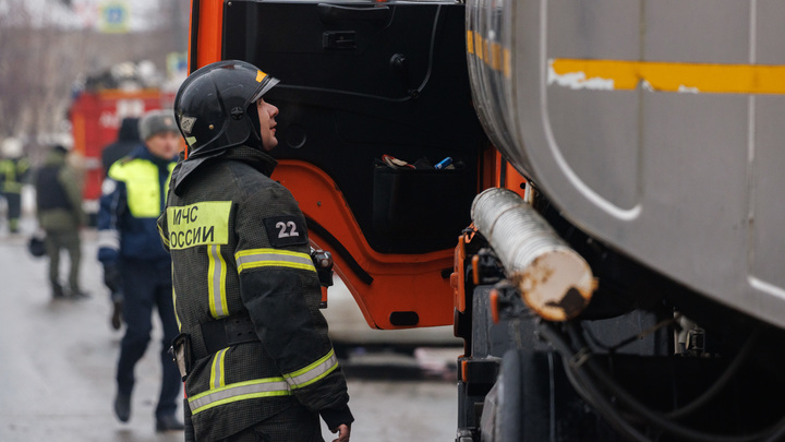 Из-за атаки БПЛА в Орловской области начался пожар на нефтебазе