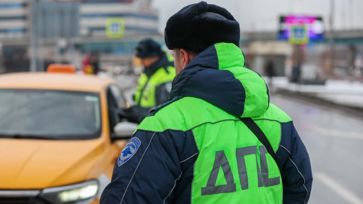 В Мытищах мужчина на угнанной машине такси протаранил четыре автомобиля