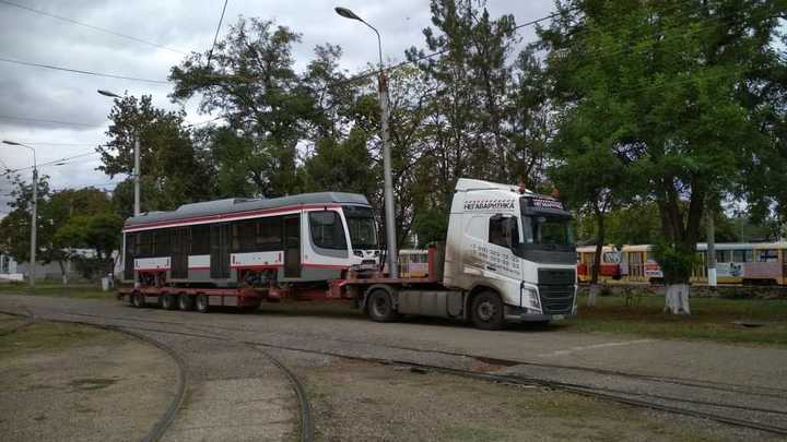 В  Краснодар доставили 18-й трамвай из партии 2020 года