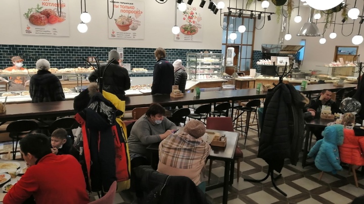 В антиковидные выходные челябинцы массово побежали в рестораны