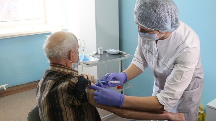 Главврач челябинской горбольницы сделал заявление о вакцине Спутник Лайт