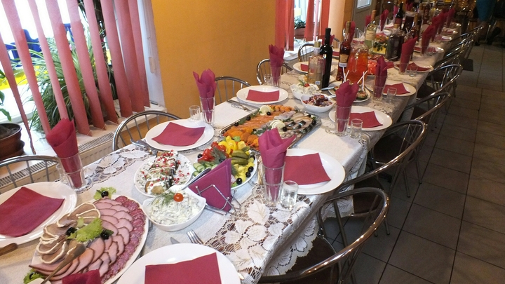 Диетологи назвали пять самых опасных привычек во время еды