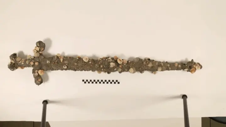 Уникальный рыцарский меч 12 века: Как его удалось найти в Израиле на дне моря