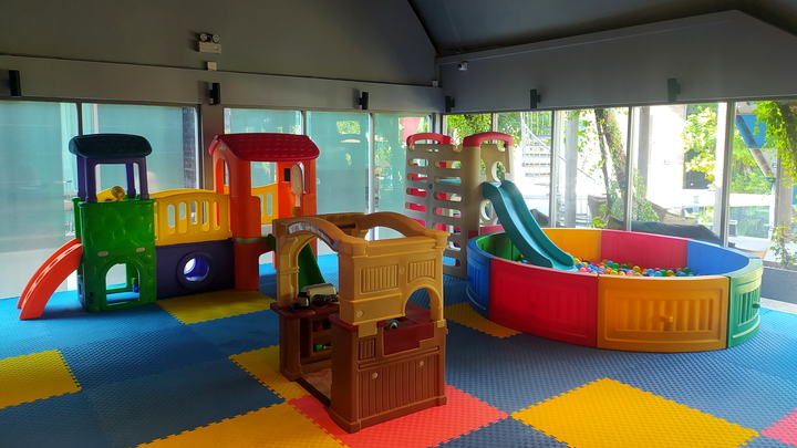 В Санкт-Петербурге пенсионер забрал домой из детского сада чужую внучку