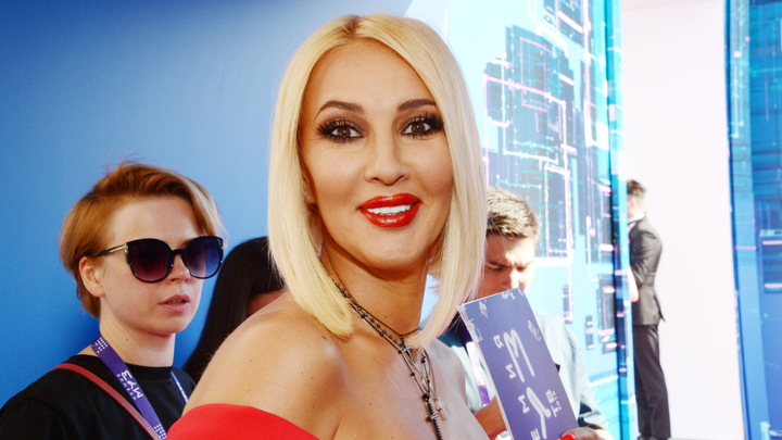 Лера Кудрявцева не сдержала эмоций на съёмках с фигуристом Романом Костомаровым