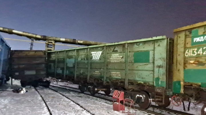 В Челябинске сошедший с рельсов вагон поезда убил человека
