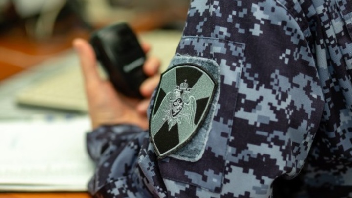 В Армавире ночью на территории детского сада поймали пьяного мужчину