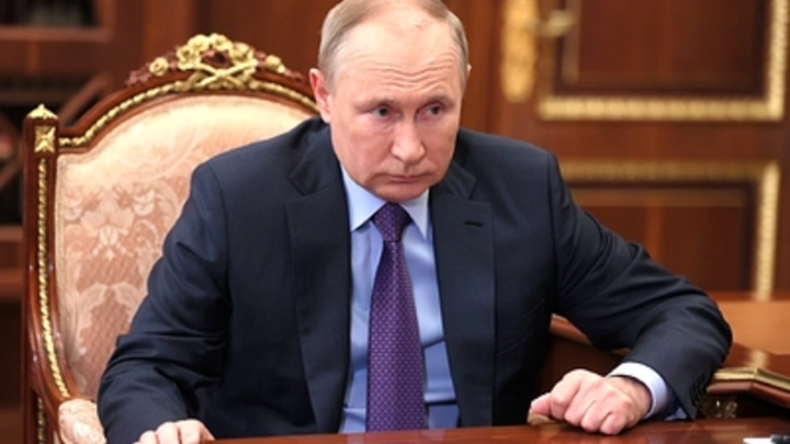Владимир Путин заявил, что попробовал на себе назальную новинку от коронавируса
