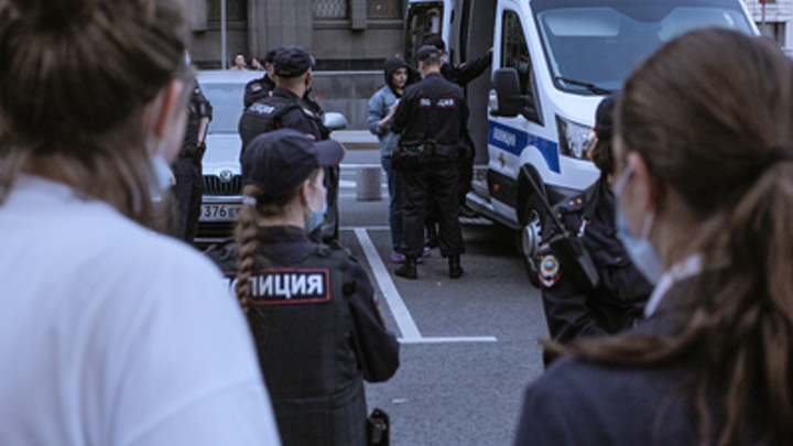 ФСБ задержала 16-летнего анархиста, который призывал к убийствам сотрудников полиции