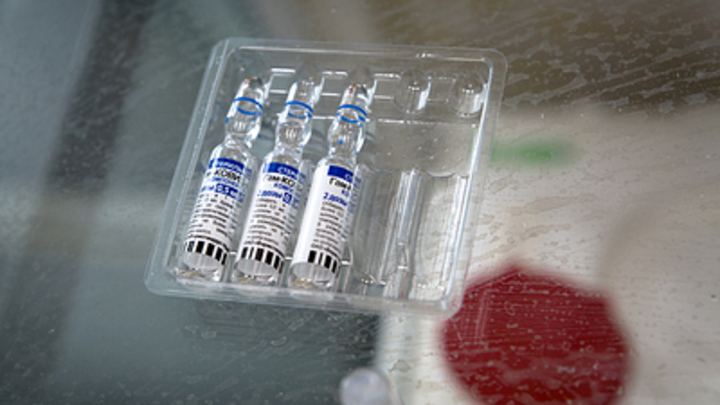 Вирусолог назвал главную опасность омикрона и оценил эффективность вакцин