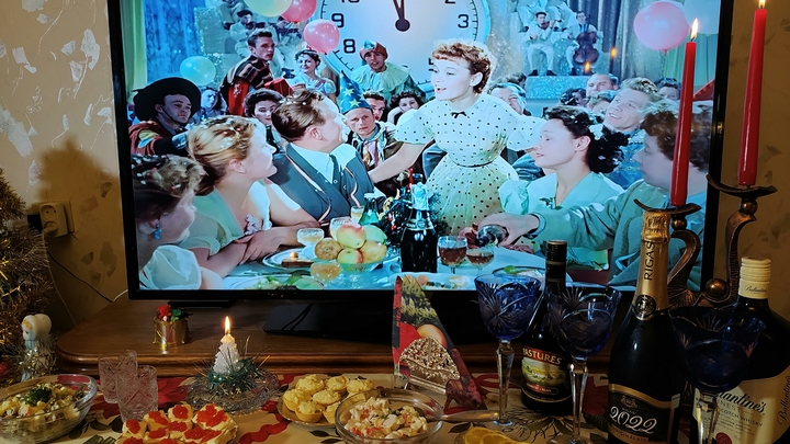 Киноэксперт: зритель предпочитает советские хиты современным новогодним фильмам