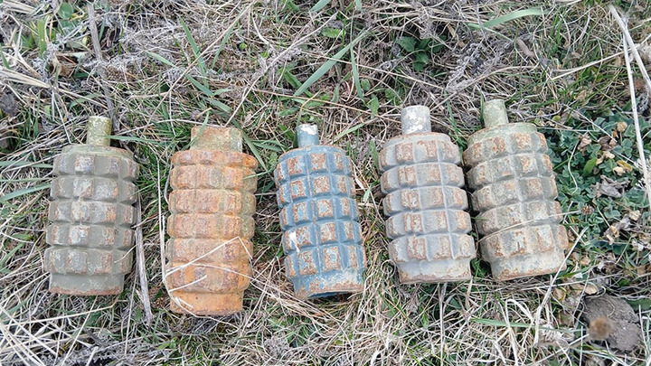 C могил в Карабахе сняли растяжки: Азербайджан рассказал о заминированном кладбище села Агдабан