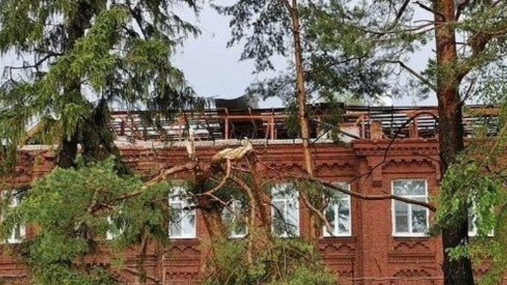 На ремонт сорванной крыши больницы в Гороховце выделено 3,5 миллиона рублей