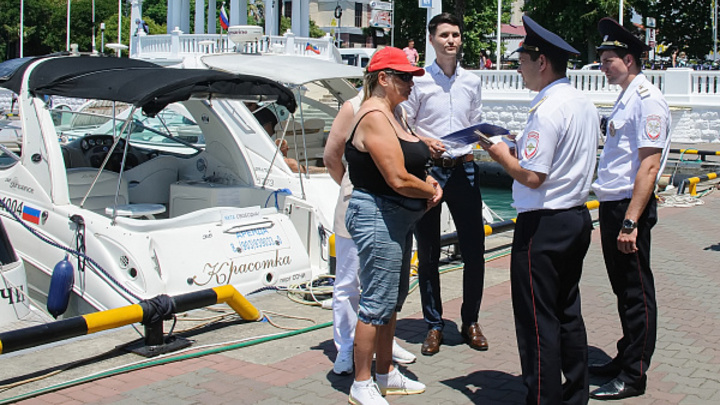 Горячую линию для жалоб на навязчивых зазывал открыли в Сочи