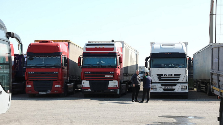 Очередь на Керченскую переправу ожидают более 900 грузовиков