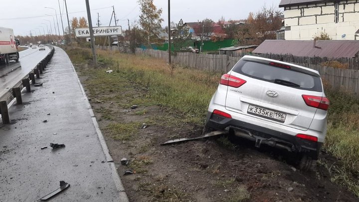 Под Екатеринбургом водитель иномарки потерял сознание и насмерть сбил пешехода