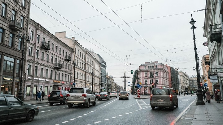 Автослесарь угнал машину клиента и пьяный катался на ней по Санкт-Петербургу