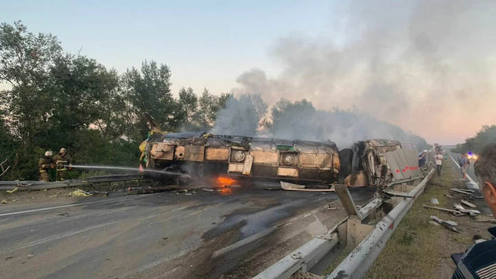 Авария с бензовозом на М-5 в Самарской области затронула ещё одну машину