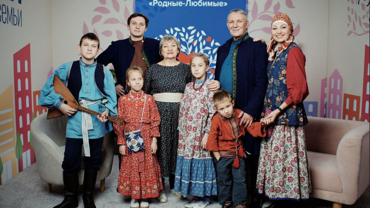 Семья из Новосибирска зажжёт на ВДНХ очаг в честь Года семьи