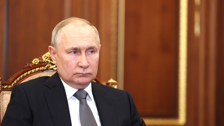 Британцы восхитились речью Путина на Параде Победы: “Уважение, правильно сделал”