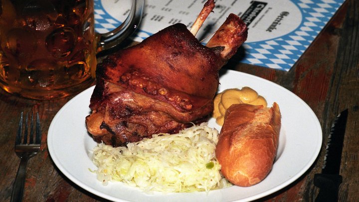 Меркель - рульку, а Путину - секретный десерт: Экс-повар Кремля раскрыл тайны президентской кухни