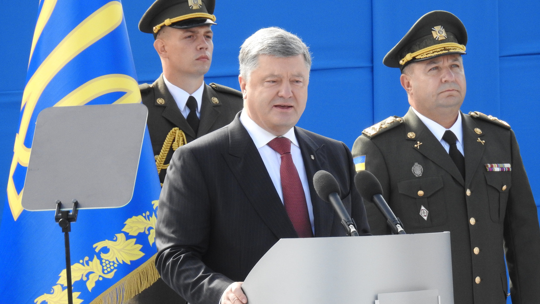 Порошенко пообещал включить украинский гимн жителям Донецка Порошенко пообещал включить украинский гимн жителям Донецка