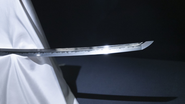 В Китае отец в ярости схватил самурайский меч после родительского собрания и лишил жизни сына