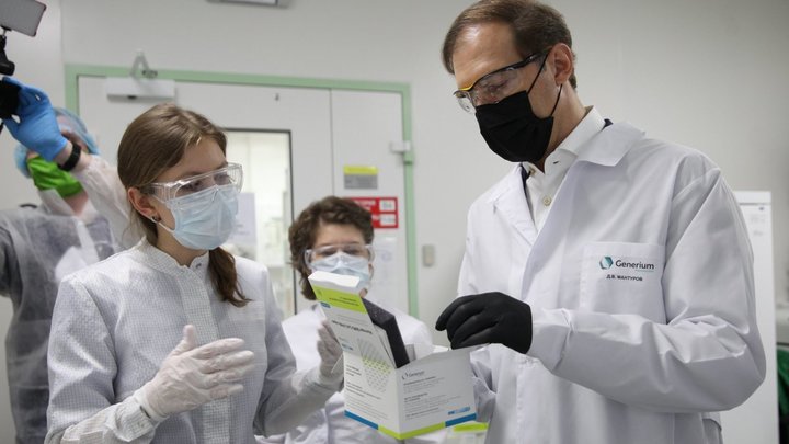 Кто первым испытает на себе назальную вакцину от коронавируса разработки компании Генериум?
