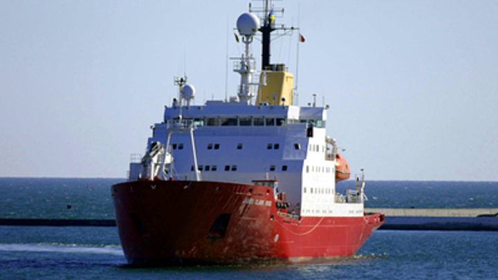 Аномалия на Северном морском пути: Суда пришлось выводить караваном