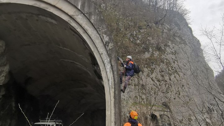 В Сочи спасатели ищут пропавшего альпиниста