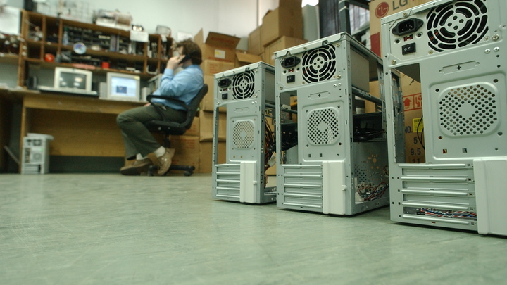 Домашний компьютер убил школьника: Мать до последнего пыталась спасти сына