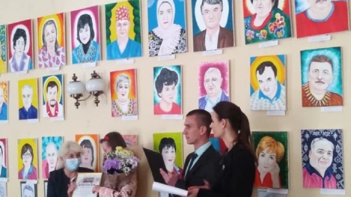 В Ростове открылась выставка в память о погибших от коронавируса врачах