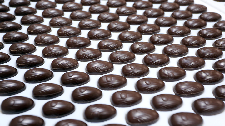 Знаменитое фото для Алёнки отфотошопили полвека назад: Кто на самом деле украсил обёртку