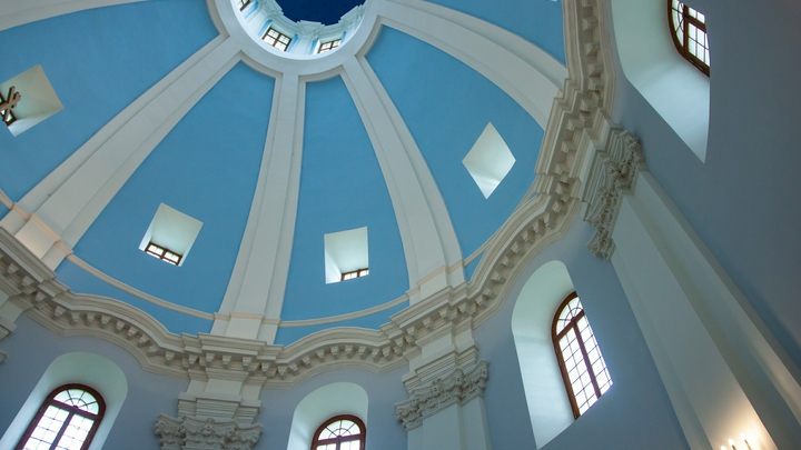 Общественная палата предложила пускать прихожан в храмы без QR-кодов