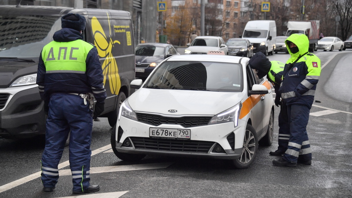 Полиция Подмосковья проверяет, как часто жителям региона приходится давать взятки инспекторам ГИБДД