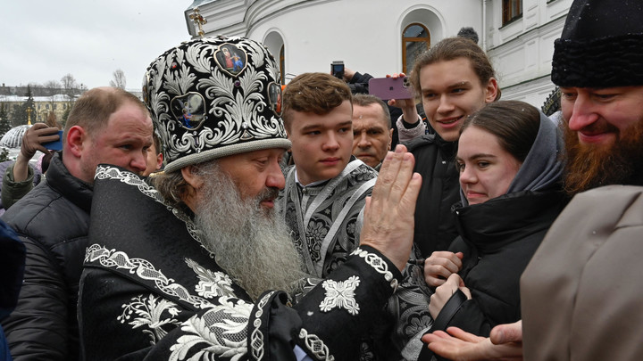 СБУ пошла на новую подлость с Лаврой: У наместника обители обыски