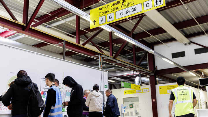 Беженцев огорошили новыми правилами: Для въезда в ЕС есть необязательный вопрос