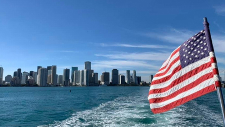Сын Жириновского удалил «влюбленное» фото из американского Майами