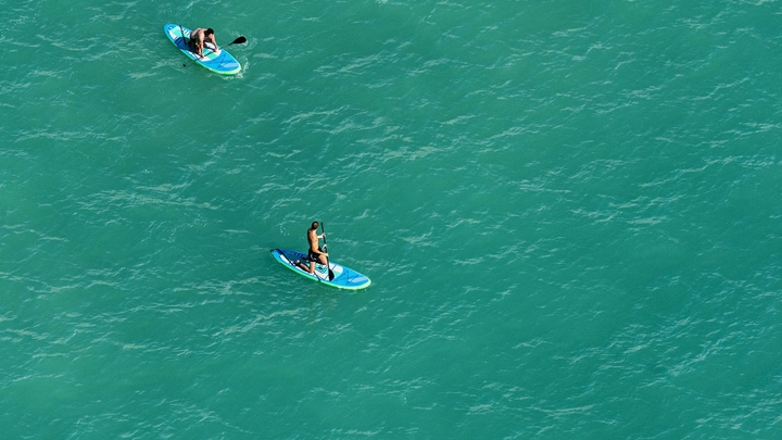 В Крыму сотрудник прибрежного бара спас человека с тонущего прогулочного судна