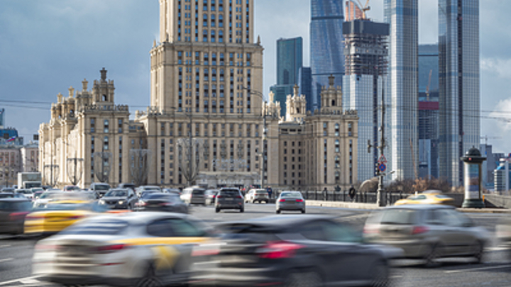Скорость на дорогах России могут увеличить до 150 км в час. Есть два условия