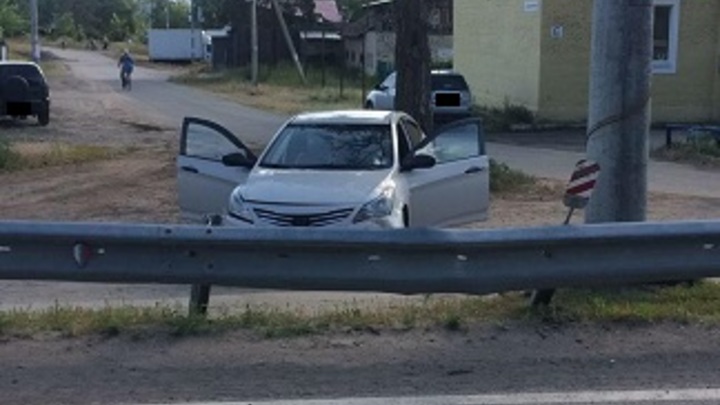 Мертвый водитель протаранил ограждение в Самарской области