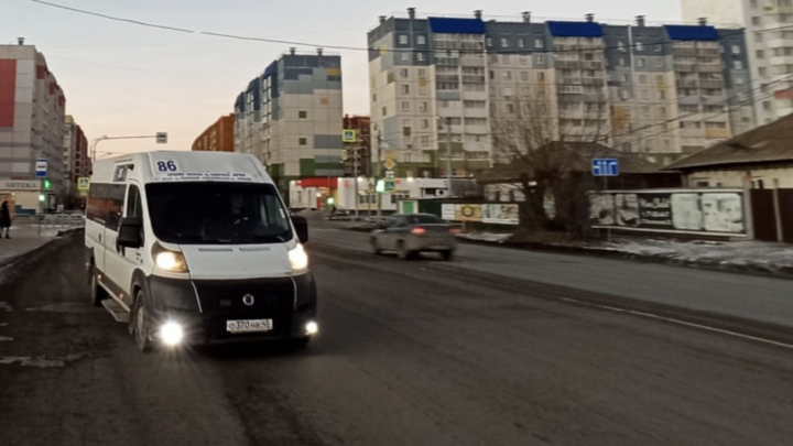 В Челябинске пассажир снял на видео конфликт маршрутки №86 и городского автобуса