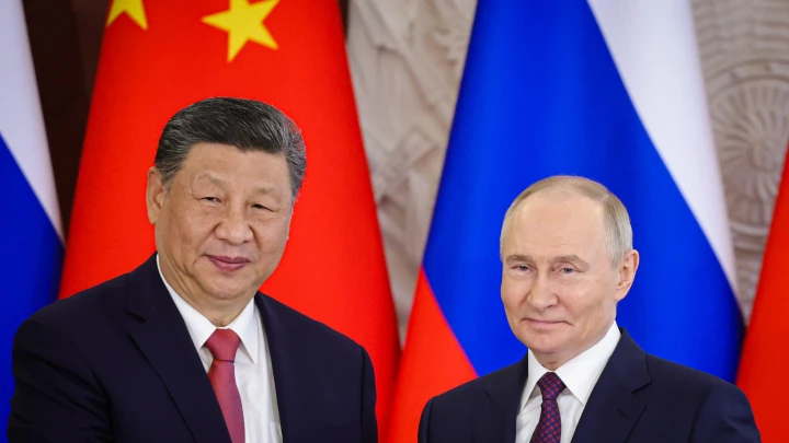 «КП»: визит Путина в Китай вызвал истерику у западных стран